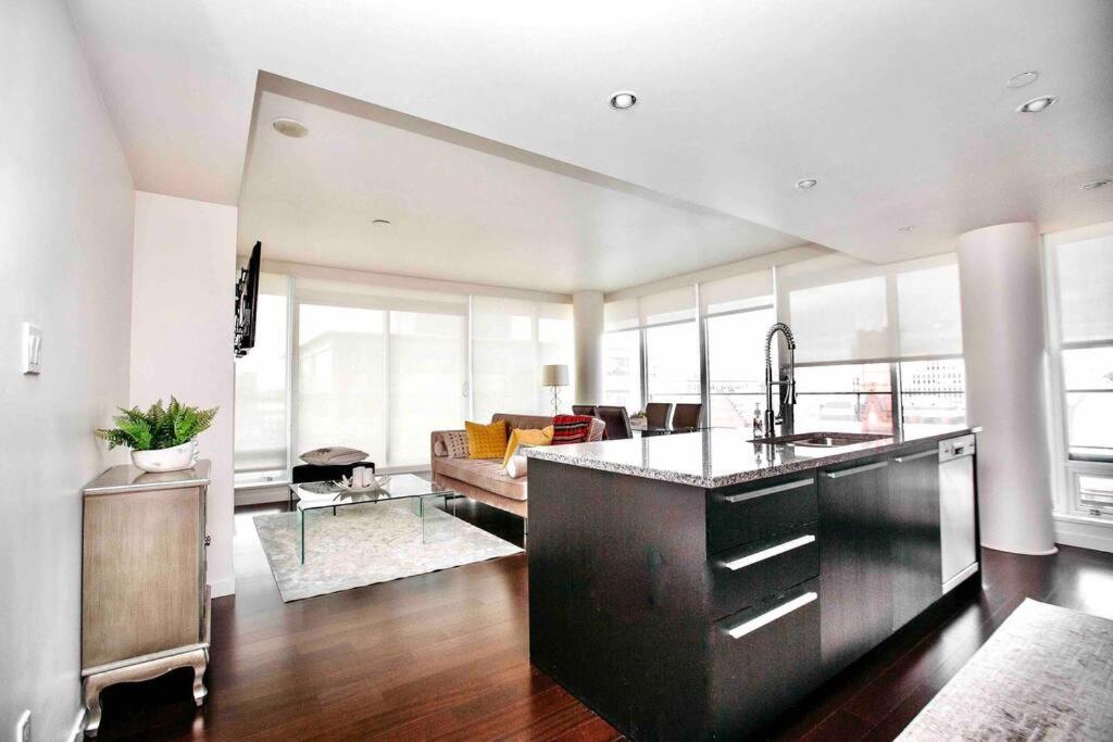 Victoria'S Best Location 2 Bedroom Luxe Condo Ngoại thất bức ảnh