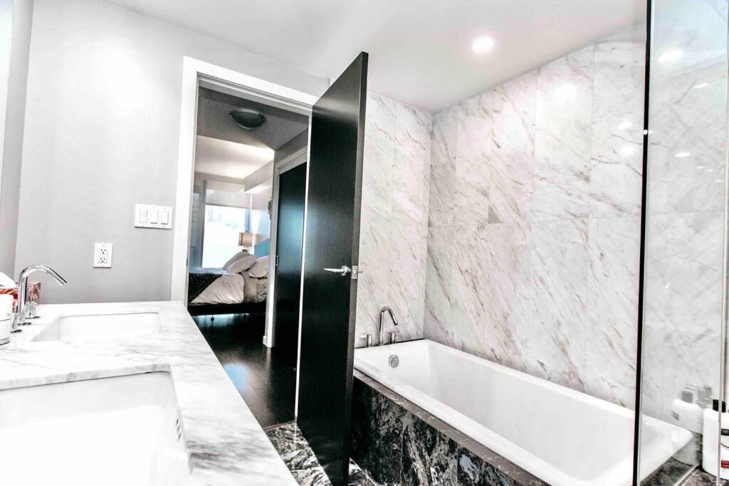 Victoria'S Best Location 2 Bedroom Luxe Condo Ngoại thất bức ảnh