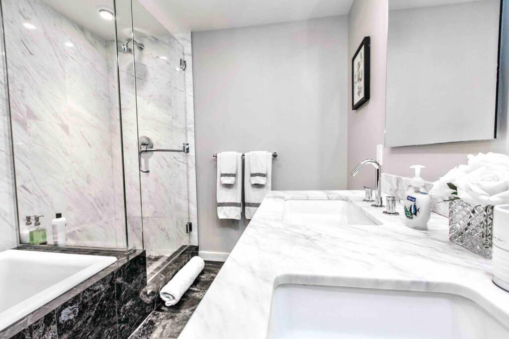 Victoria'S Best Location 2 Bedroom Luxe Condo Ngoại thất bức ảnh
