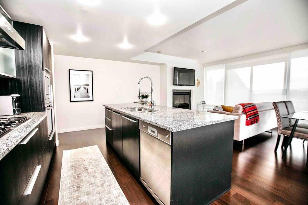 Victoria'S Best Location 2 Bedroom Luxe Condo Ngoại thất bức ảnh