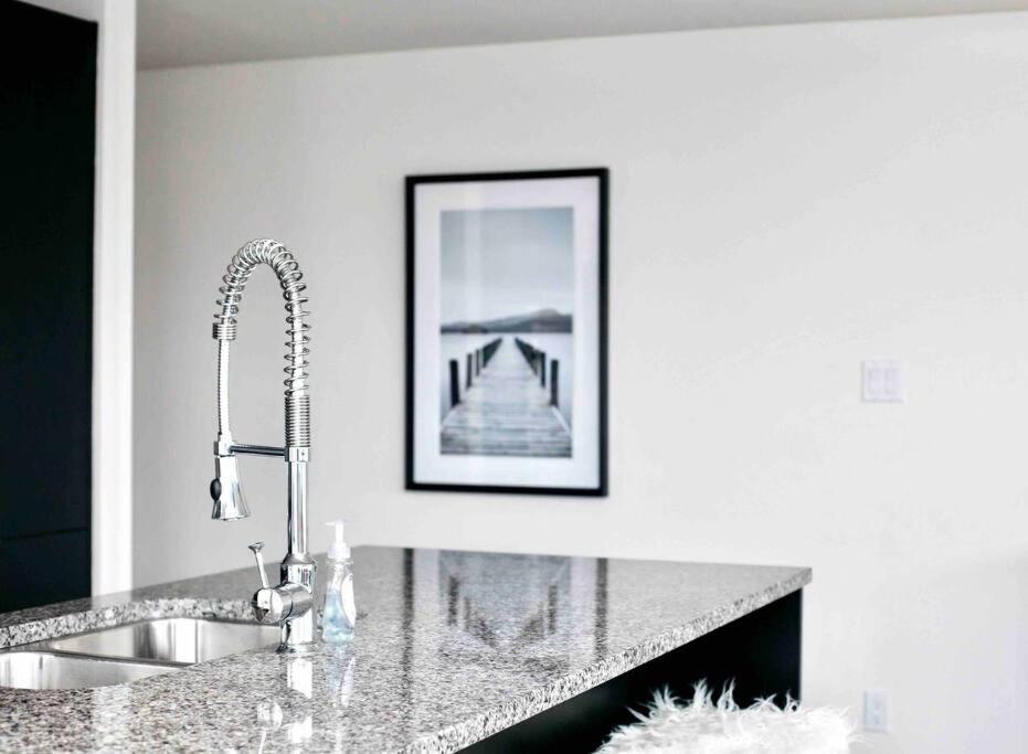 Victoria'S Best Location 2 Bedroom Luxe Condo Ngoại thất bức ảnh
